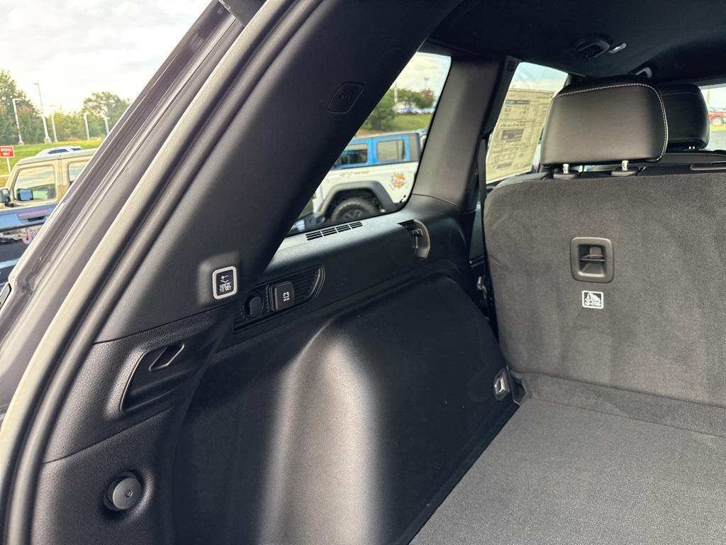 new 2025 Jeep Grand Cherokee car, priced at $42,383