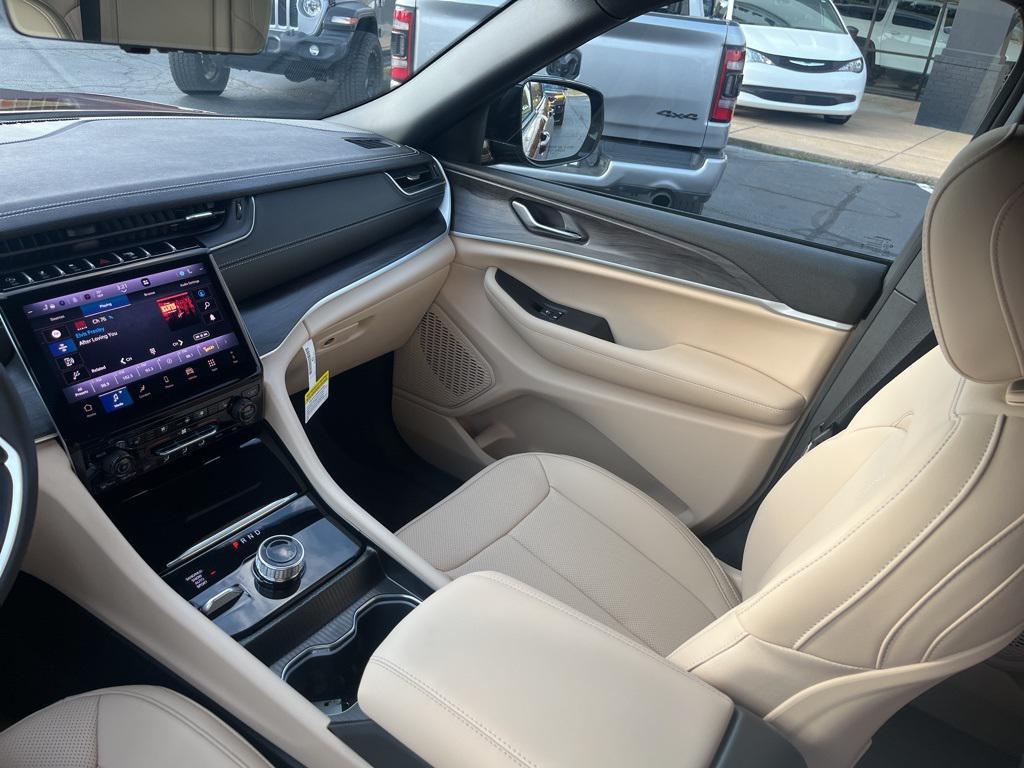 new 2025 Jeep Grand Cherokee car, priced at $49,167