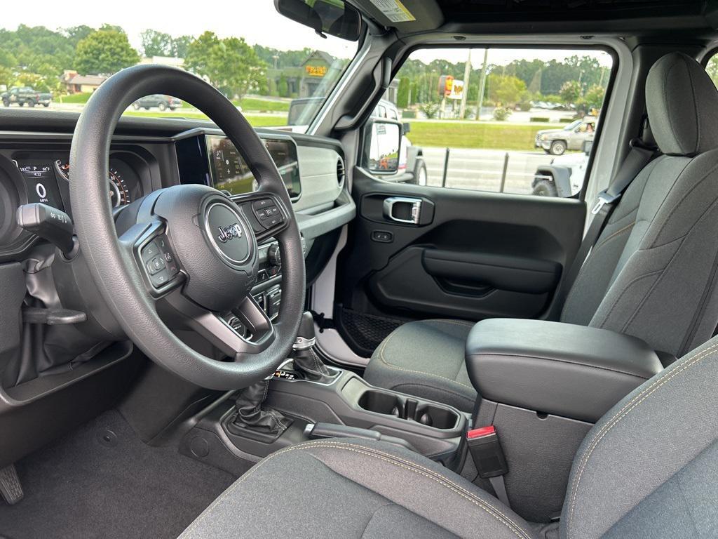 new 2025 Jeep Gladiator car, priced at $36,723