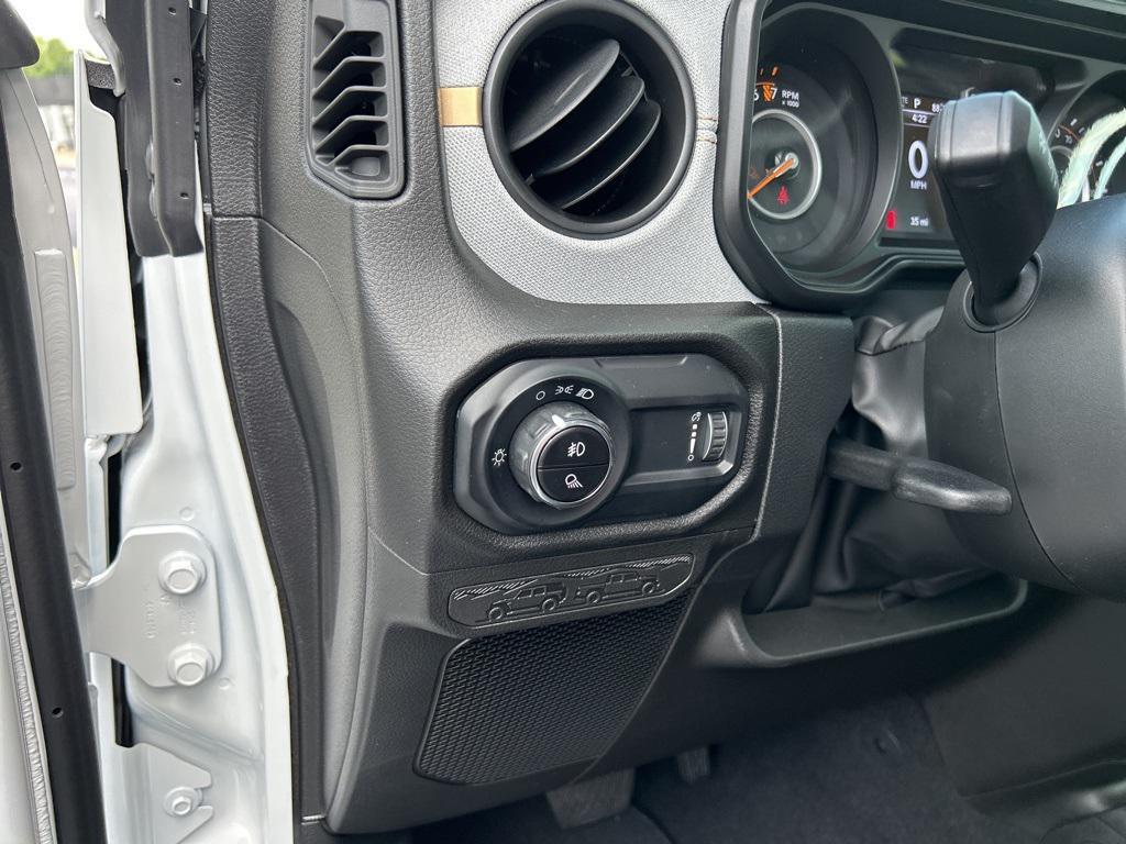 new 2025 Jeep Gladiator car, priced at $36,723