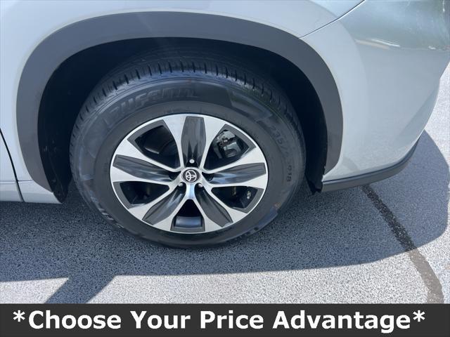 used 2023 Toyota Highlander car, priced at $41,400