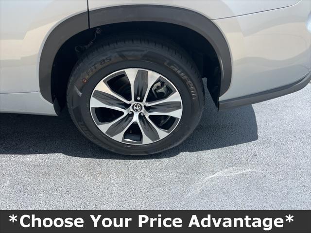 used 2023 Toyota Highlander car, priced at $41,400