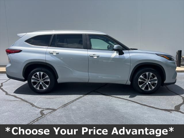 used 2023 Toyota Highlander car, priced at $41,400