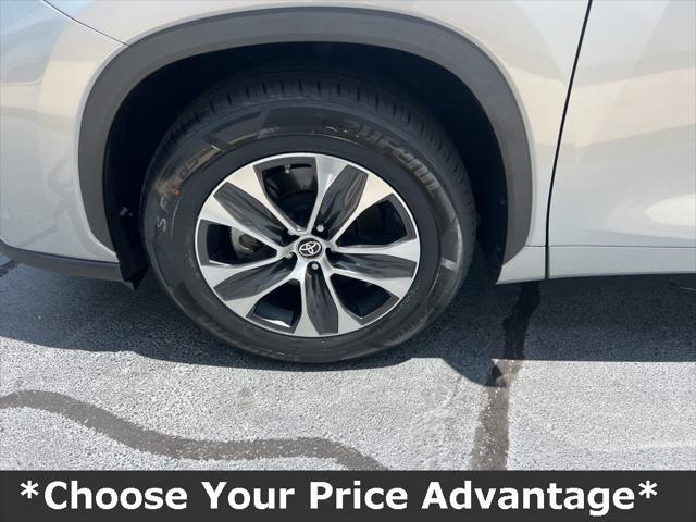 used 2023 Toyota Highlander car, priced at $41,400