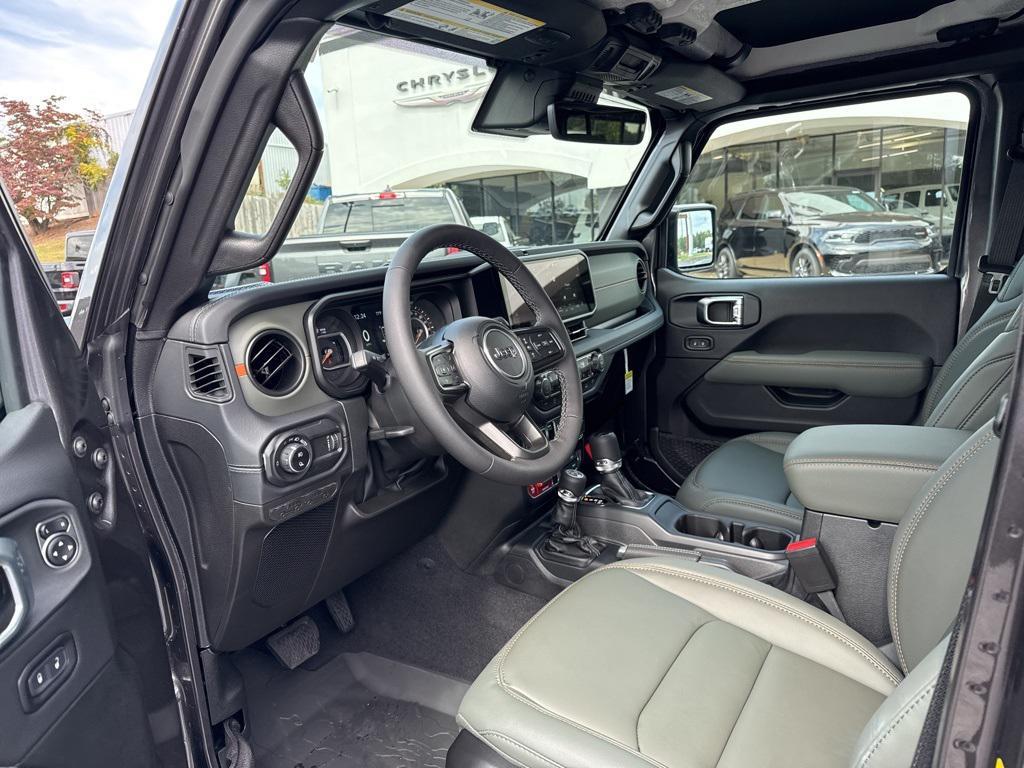 new 2025 Jeep Gladiator car, priced at $55,868