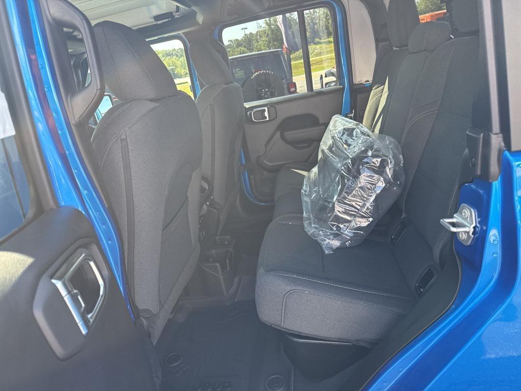 new 2025 Jeep Gladiator car, priced at $50,060