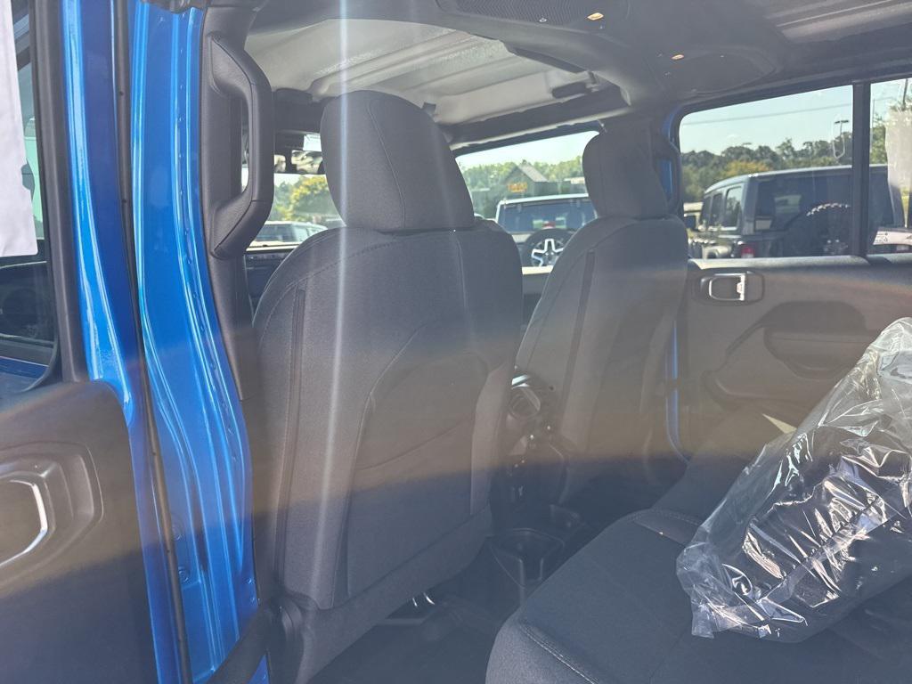 new 2025 Jeep Gladiator car, priced at $50,060