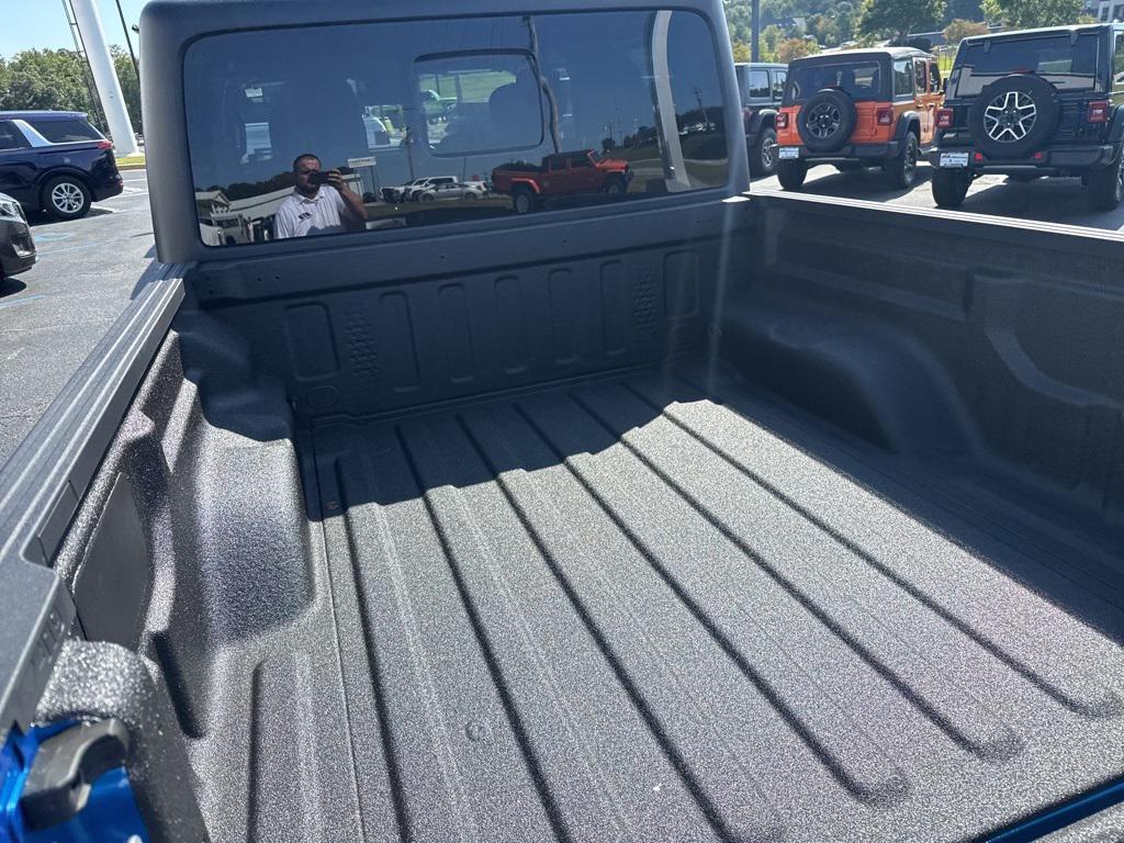 new 2025 Jeep Gladiator car, priced at $50,060