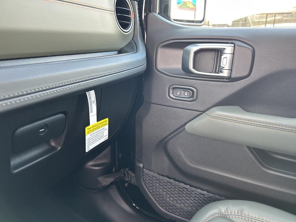 new 2025 Jeep Gladiator car, priced at $55,740