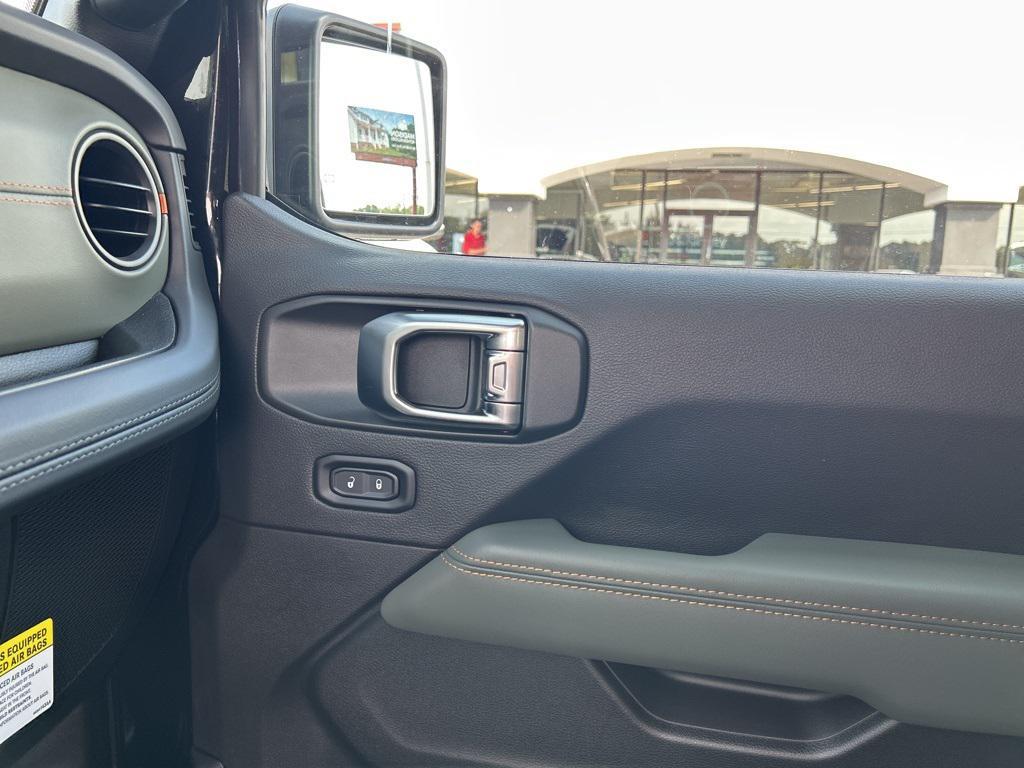 new 2025 Jeep Gladiator car, priced at $55,740