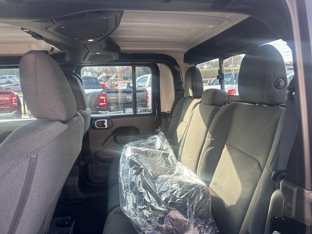 new 2025 Jeep Gladiator car, priced at $42,822