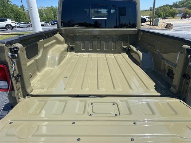new 2025 Jeep Gladiator car, priced at $40,821