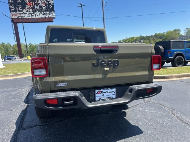 new 2025 Jeep Gladiator car, priced at $40,821