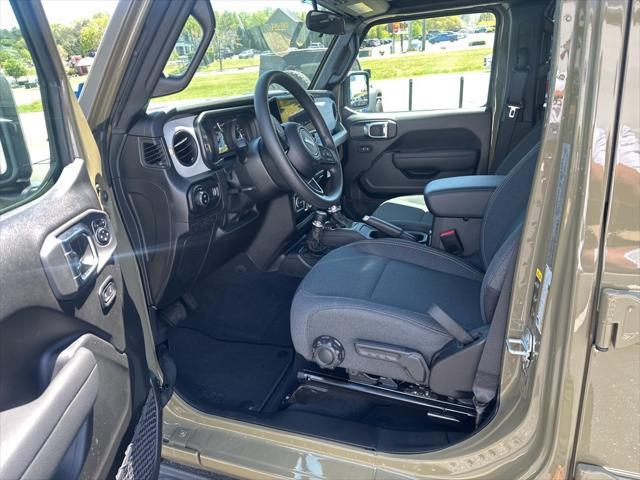 new 2025 Jeep Gladiator car, priced at $40,821