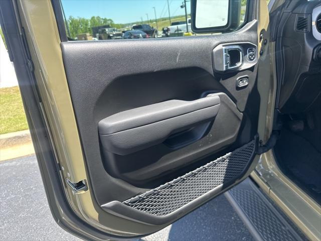 new 2025 Jeep Gladiator car, priced at $40,821