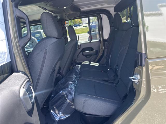 new 2025 Jeep Gladiator car, priced at $40,821