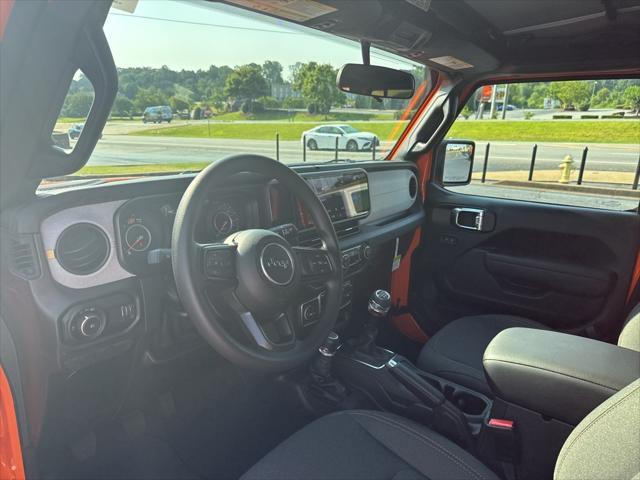 new 2025 Jeep Wrangler car, priced at $40,180