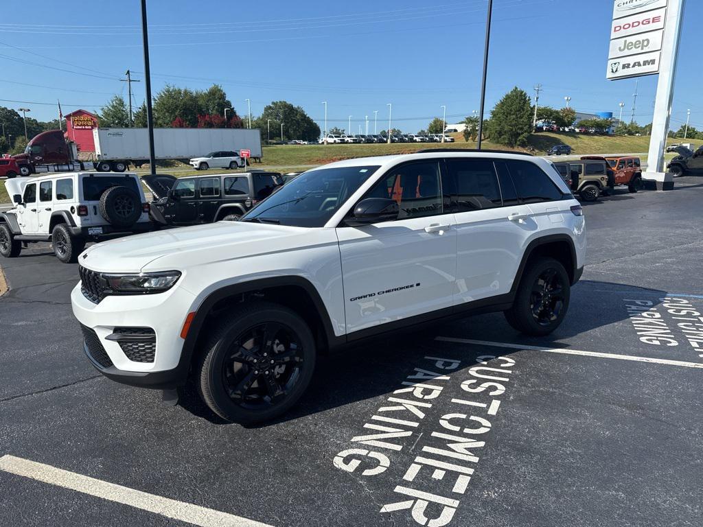 new 2025 Jeep Grand Cherokee car, priced at $39,712