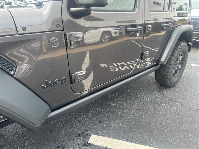 new 2025 Jeep Wrangler car, priced at $46,577