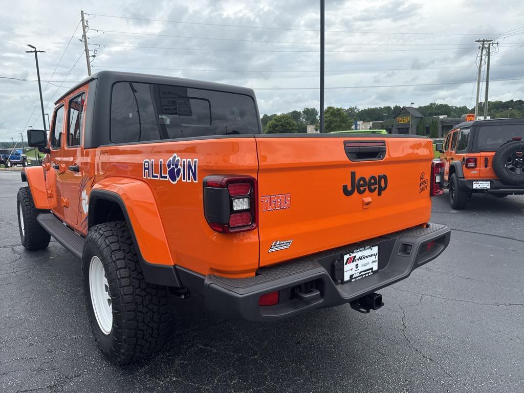 new 2025 Jeep Gladiator car, priced at $49,202
