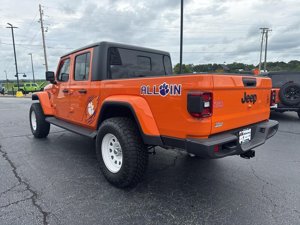 new 2025 Jeep Gladiator car, priced at $49,202