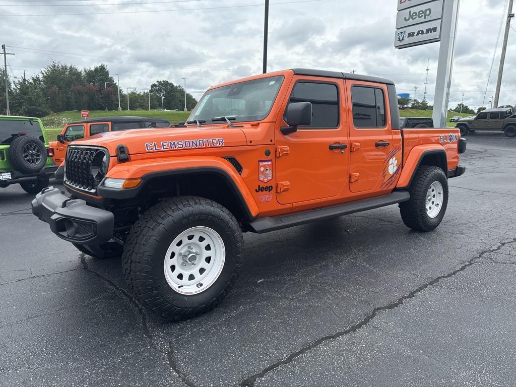 new 2025 Jeep Gladiator car, priced at $49,202