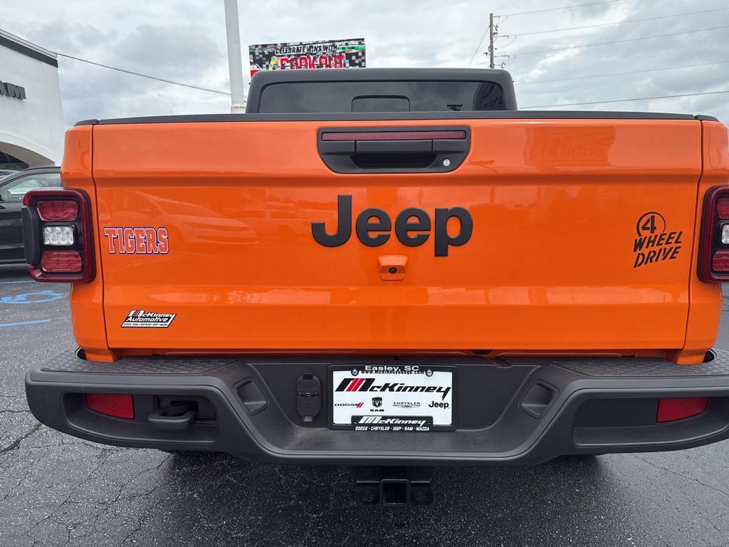 new 2025 Jeep Gladiator car, priced at $49,202