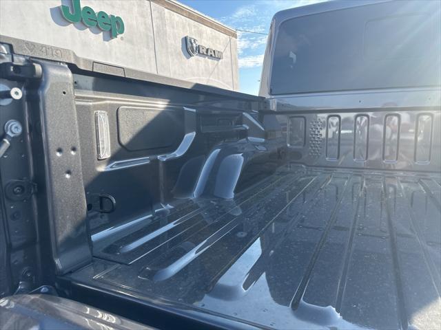 new 2025 Jeep Gladiator car, priced at $40,992
