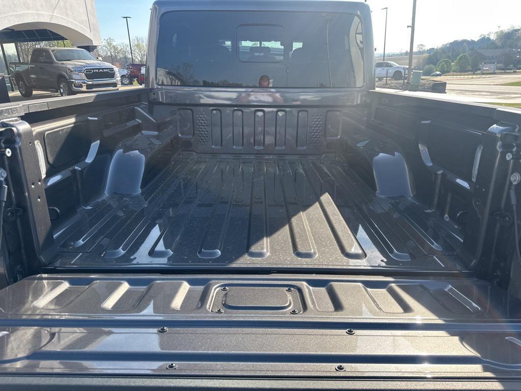 new 2025 Jeep Gladiator car, priced at $41,742