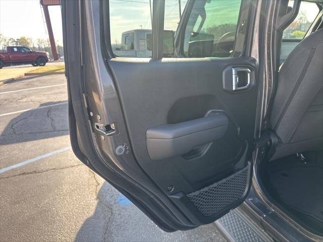 new 2025 Jeep Gladiator car, priced at $40,992
