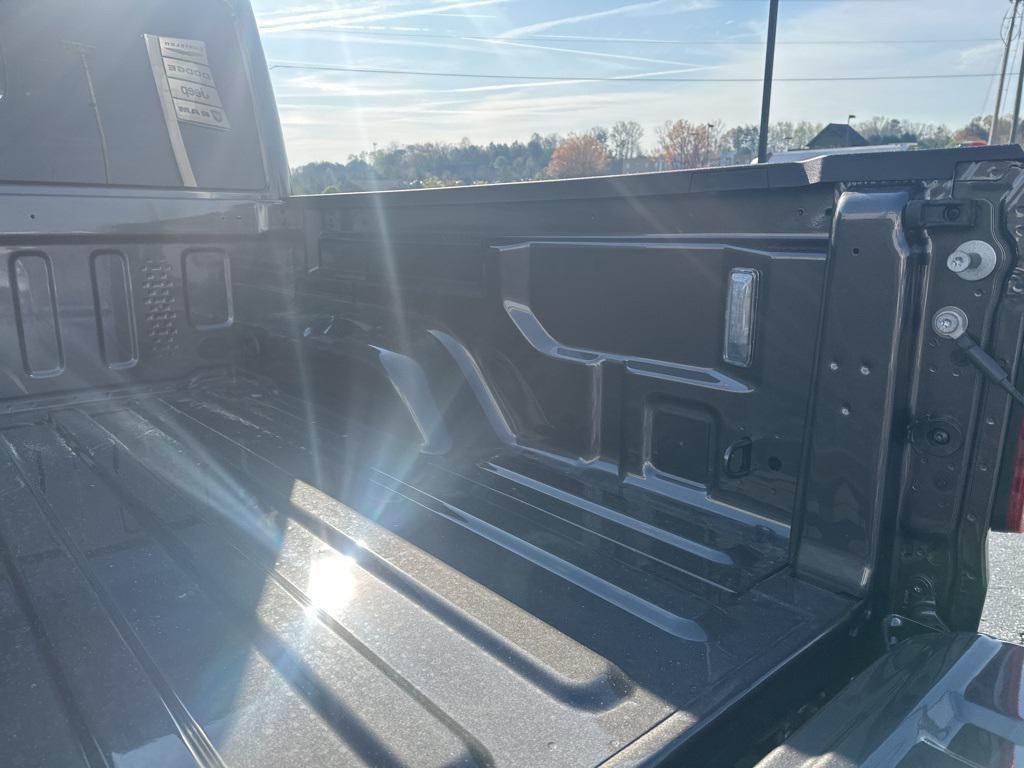new 2025 Jeep Gladiator car, priced at $41,742