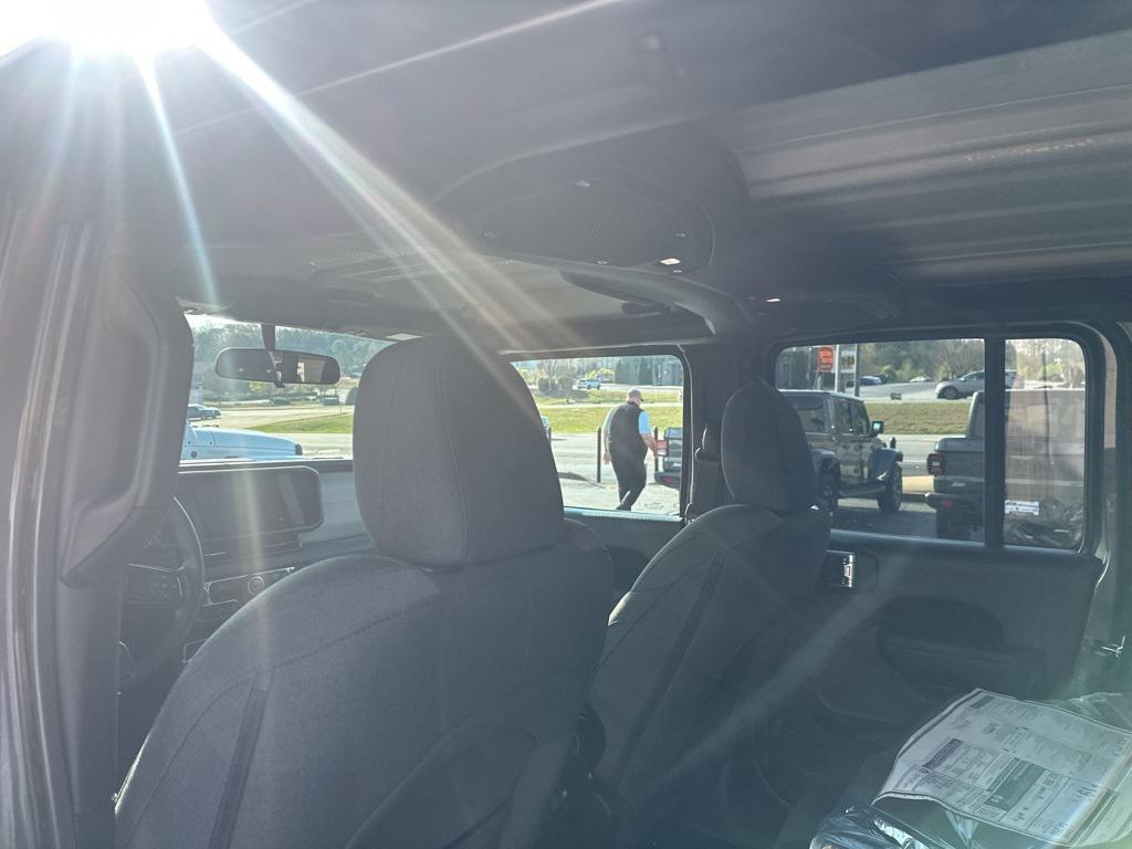 new 2025 Jeep Gladiator car, priced at $41,742