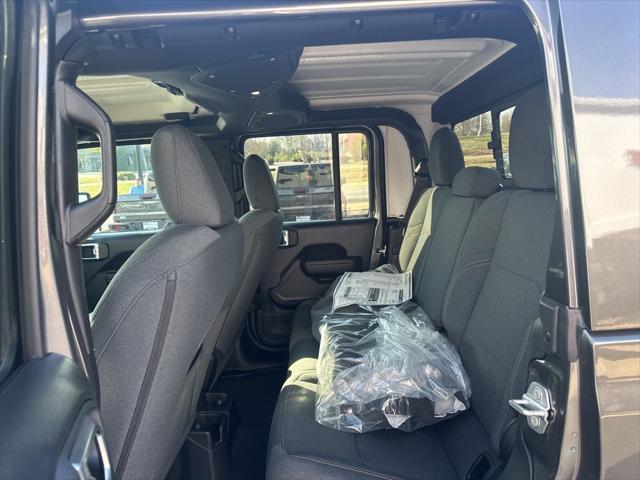 new 2025 Jeep Gladiator car, priced at $40,992