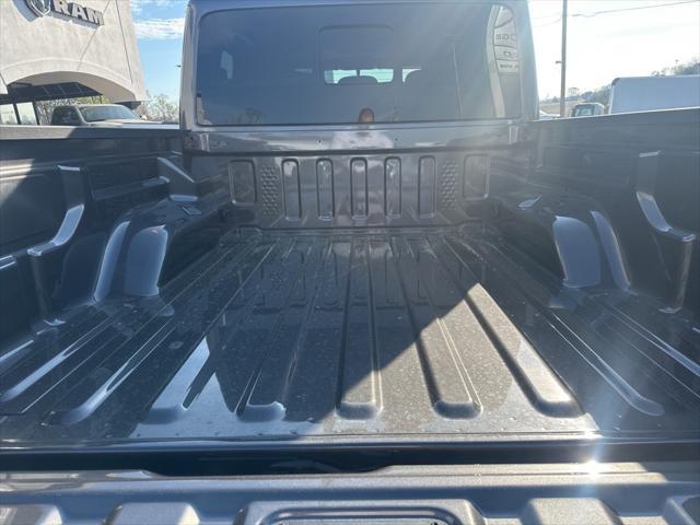 new 2025 Jeep Gladiator car, priced at $40,992