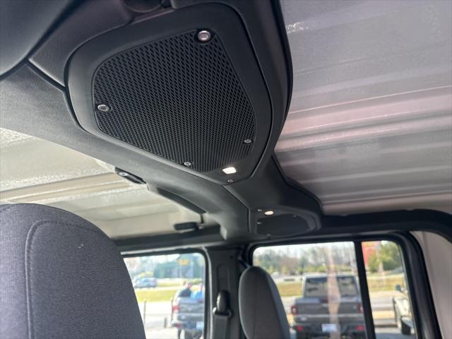 new 2025 Jeep Gladiator car, priced at $40,992