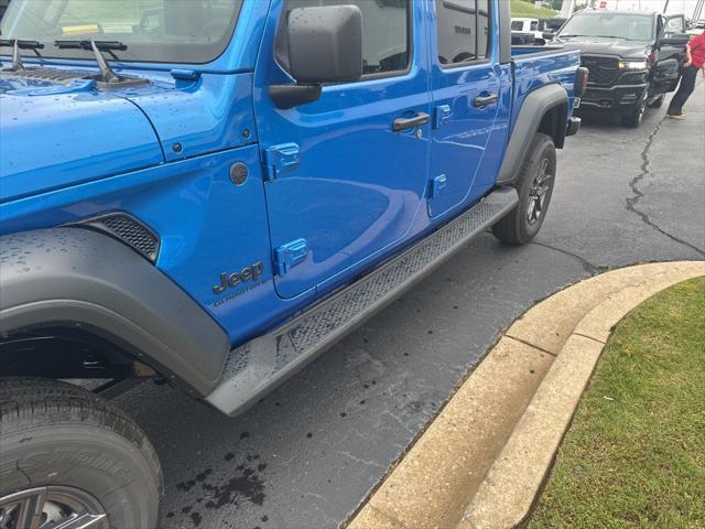 new 2025 Jeep Gladiator car, priced at $42,667