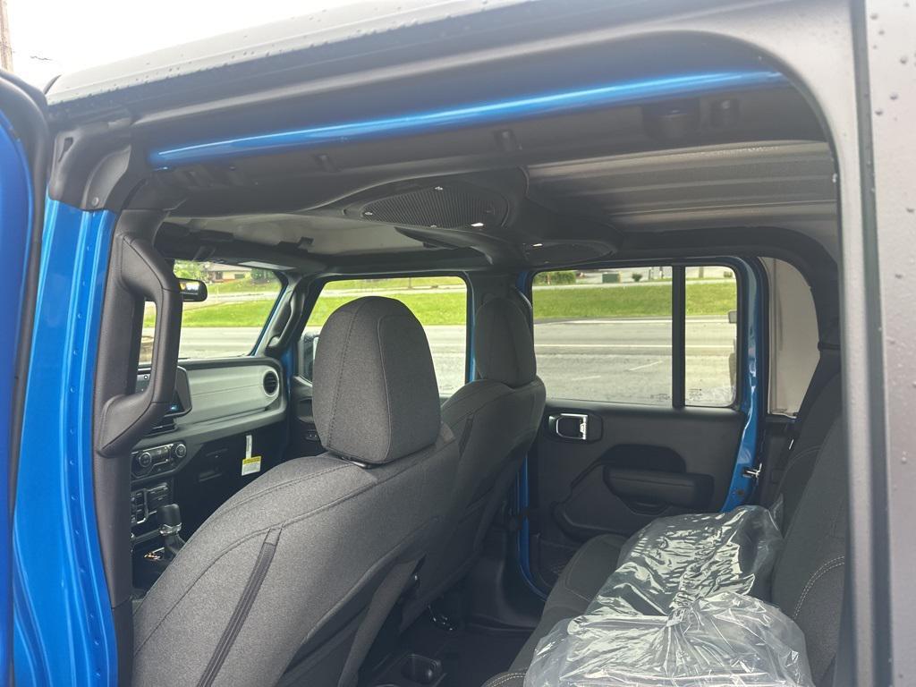 new 2025 Jeep Gladiator car, priced at $46,676