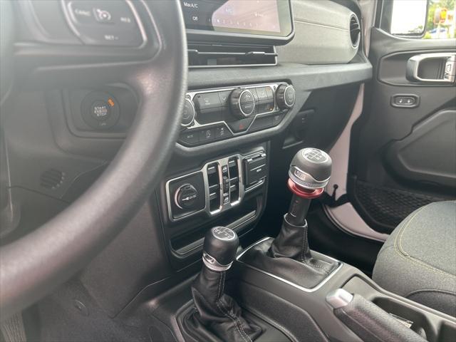 new 2025 Jeep Wrangler car, priced at $39,285