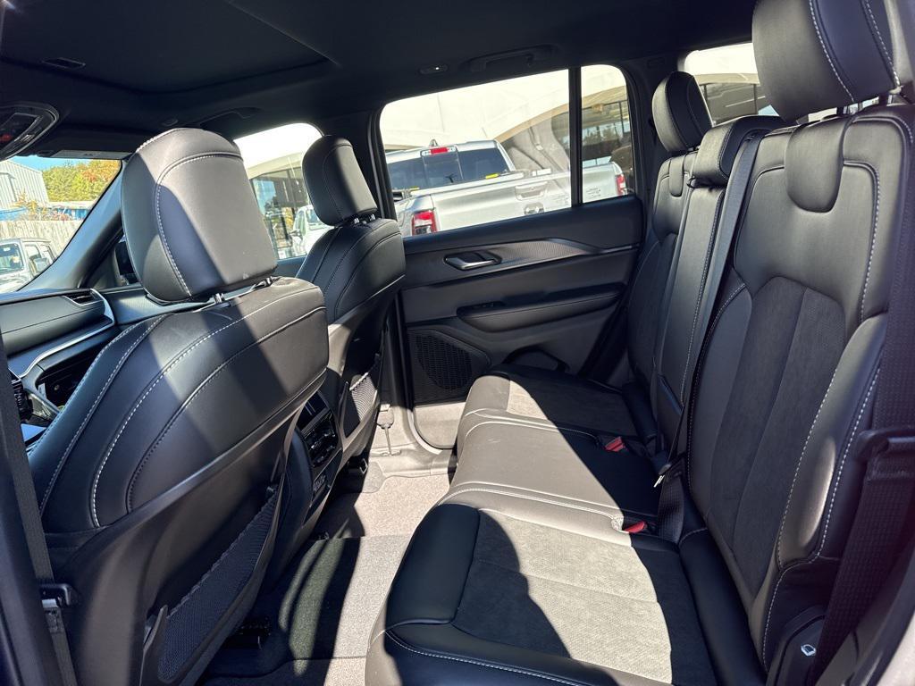 new 2025 Jeep Grand Cherokee car, priced at $42,833