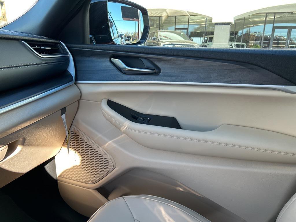 new 2025 Jeep Grand Cherokee L car, priced at $46,323