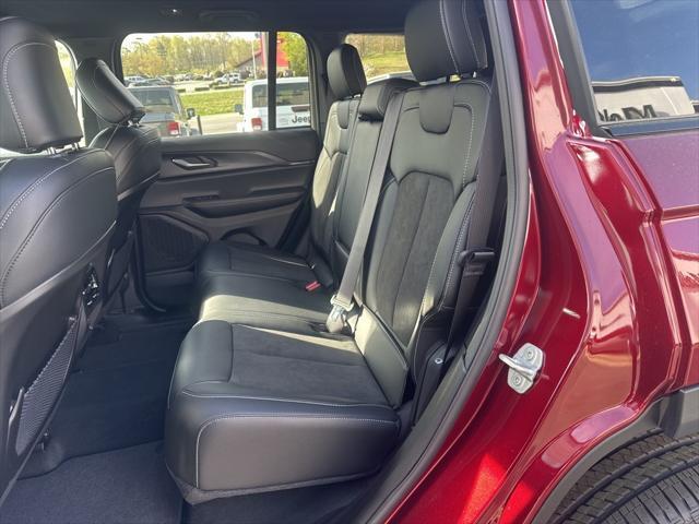 new 2025 Jeep Grand Cherokee car, priced at $40,558
