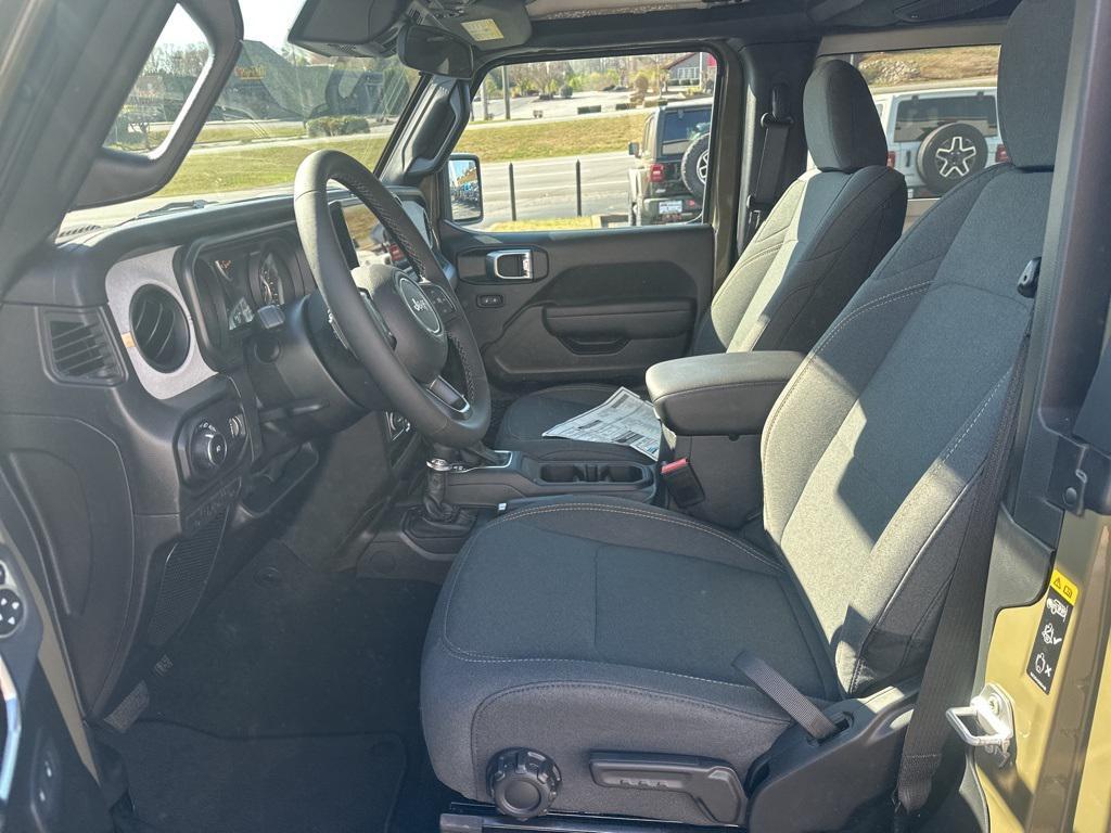 new 2025 Jeep Wrangler car, priced at $44,762