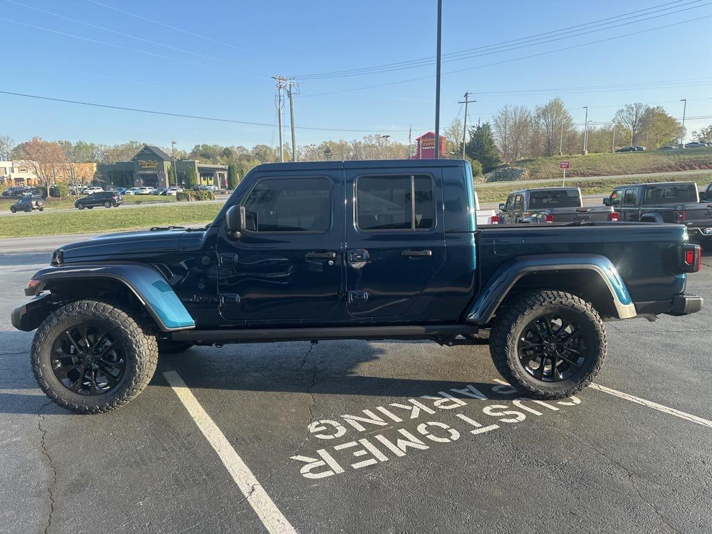 new 2025 Jeep Gladiator car, priced at $41,172