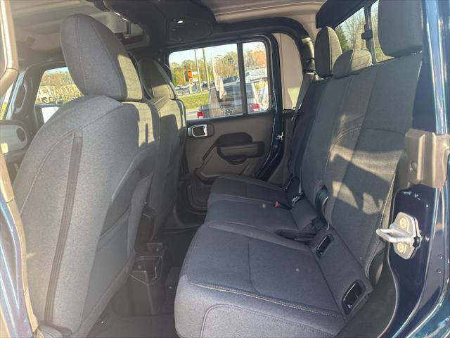 new 2025 Jeep Gladiator car, priced at $44,422