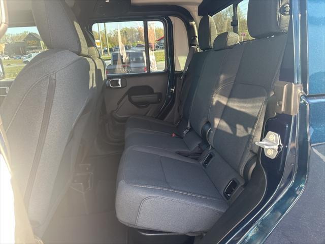 new 2025 Jeep Gladiator car, priced at $44,422
