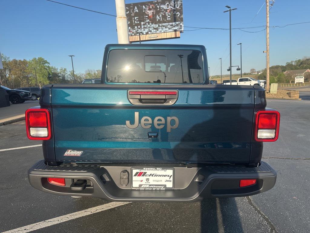 new 2025 Jeep Gladiator car, priced at $41,172