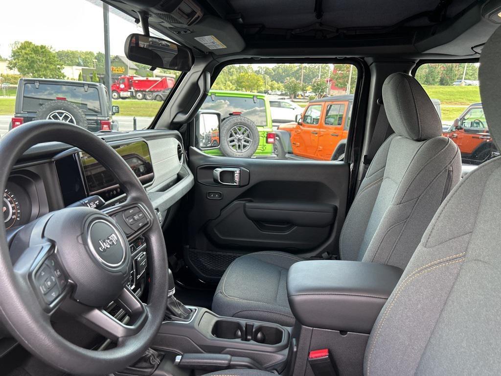 new 2025 Jeep Gladiator car, priced at $37,259