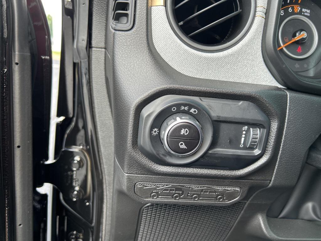new 2025 Jeep Gladiator car, priced at $37,259