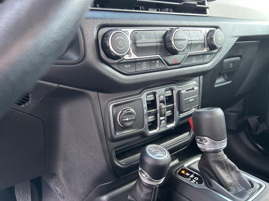 new 2025 Jeep Gladiator car, priced at $37,259