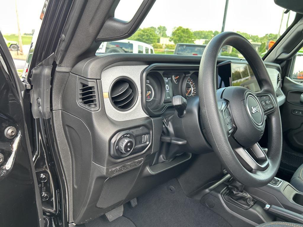 new 2025 Jeep Gladiator car, priced at $37,259